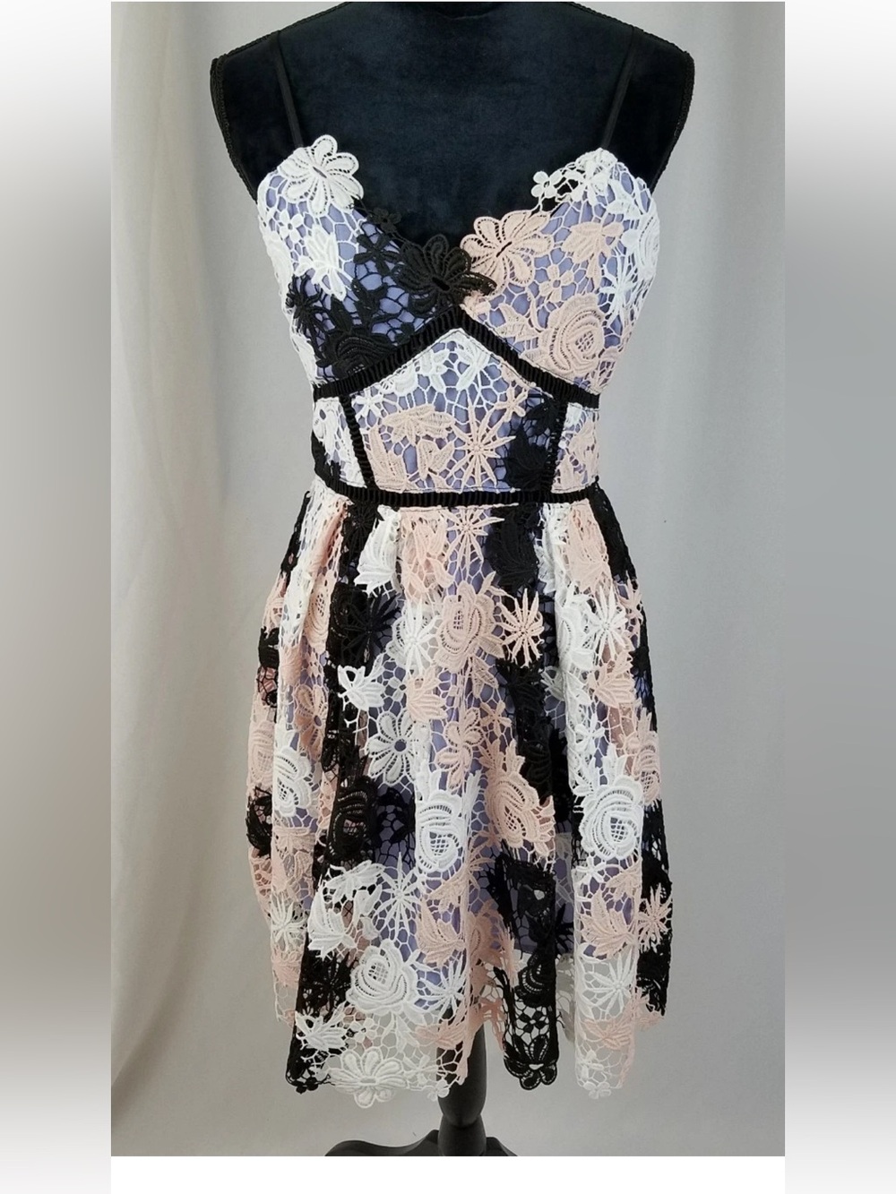Romeo + Juliet Couture Lace Fit & Flare Dress – NWT – Size Medium – MSRP $240